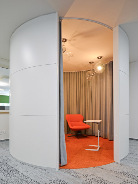 Volksbank Emmendingen Arbeitsinsel für digitale Konferenzen