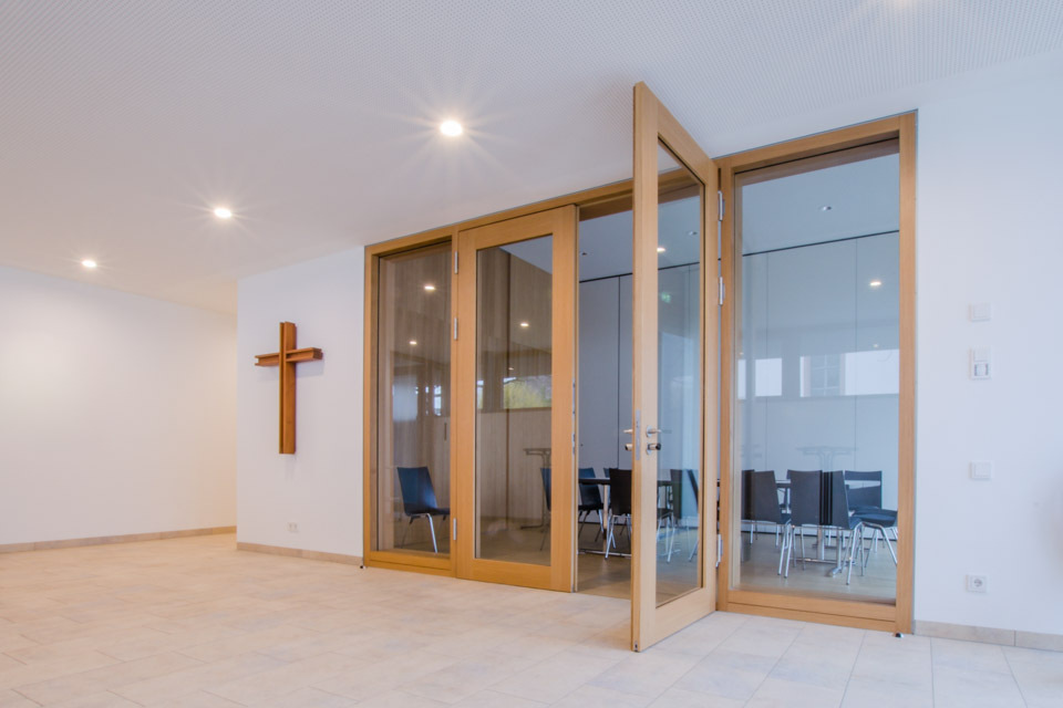 Gemeindehaus Weisweil Holz-Ständer-Glastrennwand