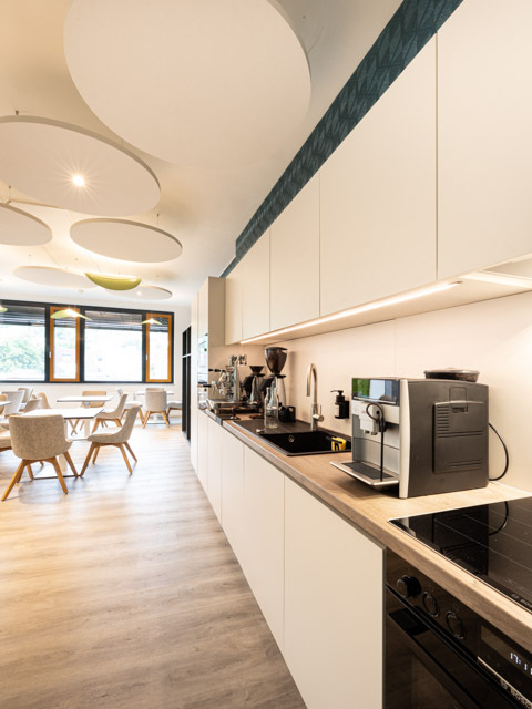 Steuerbüro Freiburg Schreinerarbeiten Innenausbau Teeküche Unternehmen