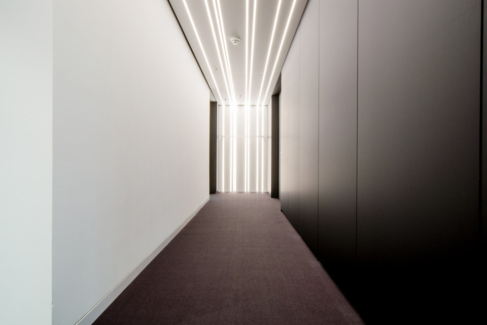 Volksbank Emmendingen Barcode-Decke Deckenverkleidung mit LED