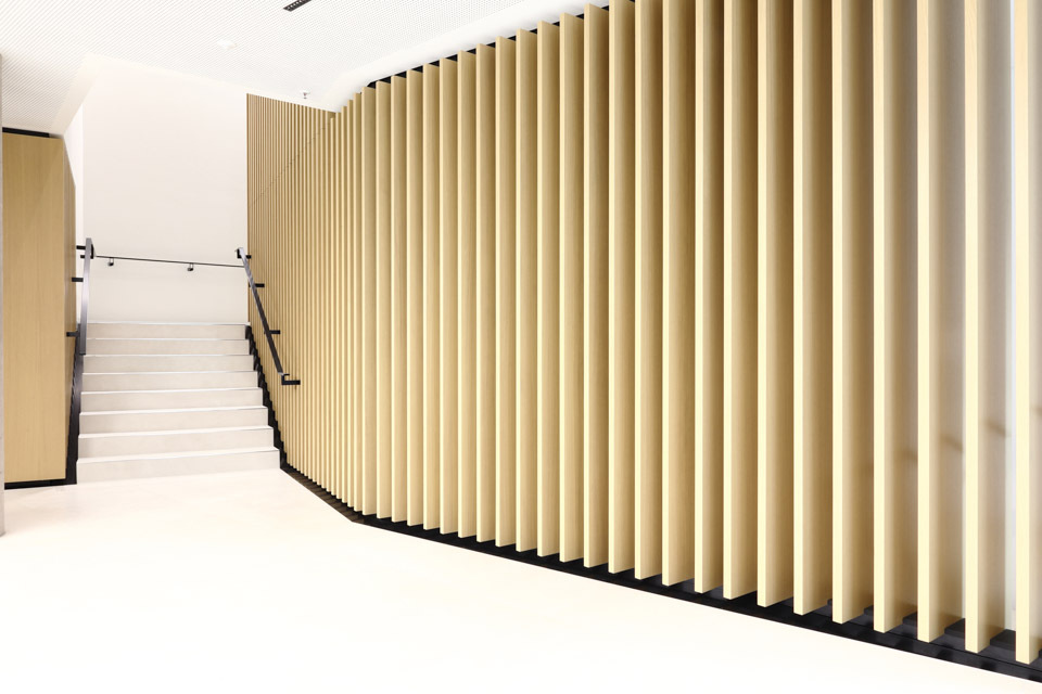 Volksbank Freiburg Wandverkleidung Treppenhaus