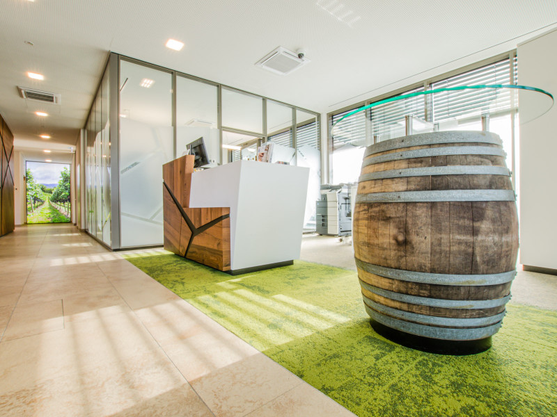 raiffeisenbank bankeinrichtung quer 1600x1200px